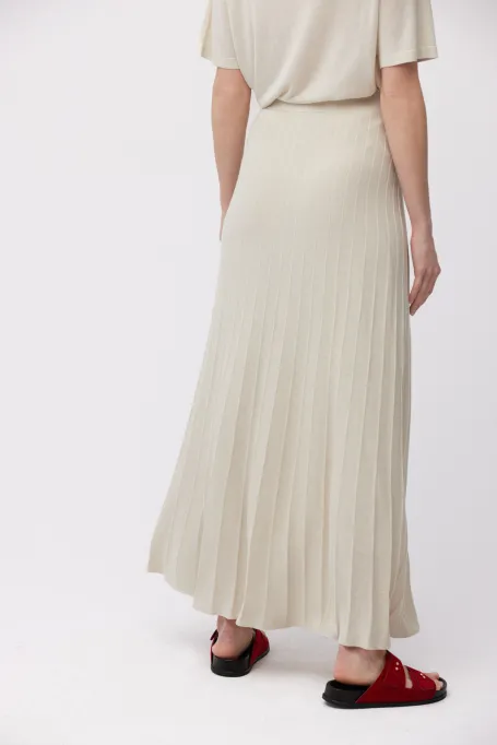 Długa plisowana spódnica beż