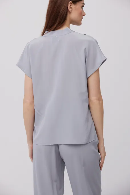 Szara bluzka z jedwabiu z dekoltem w szpic