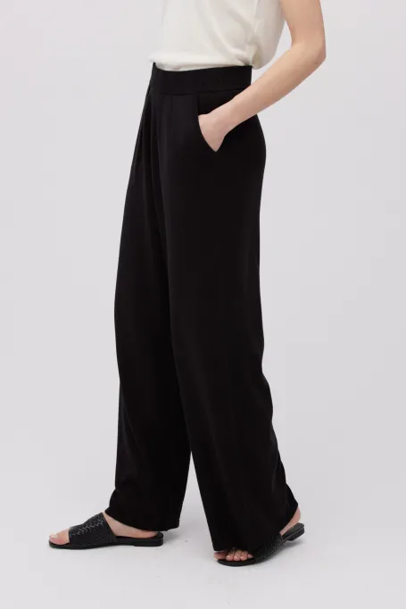 Czarne szerokie spodnie z jedwabiem