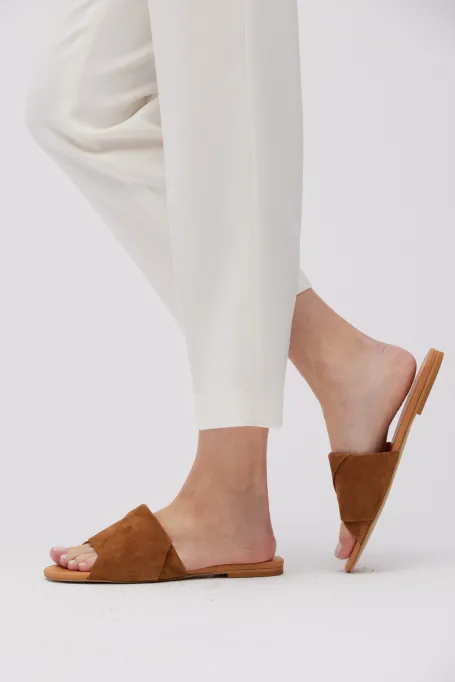 Klapki ze skóry zamszowej