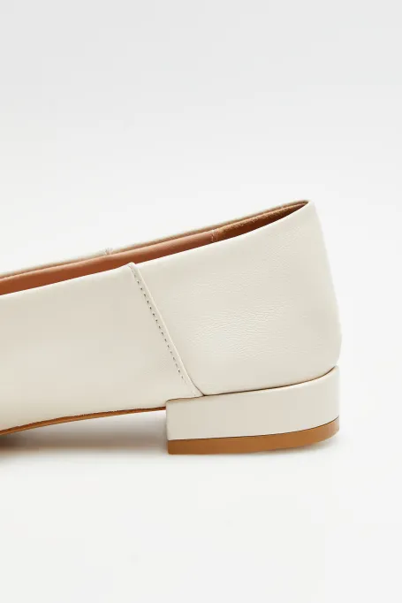 Beżowe skórzane baleriny z migdałowym noskiem damskie - Patrizia Aryton