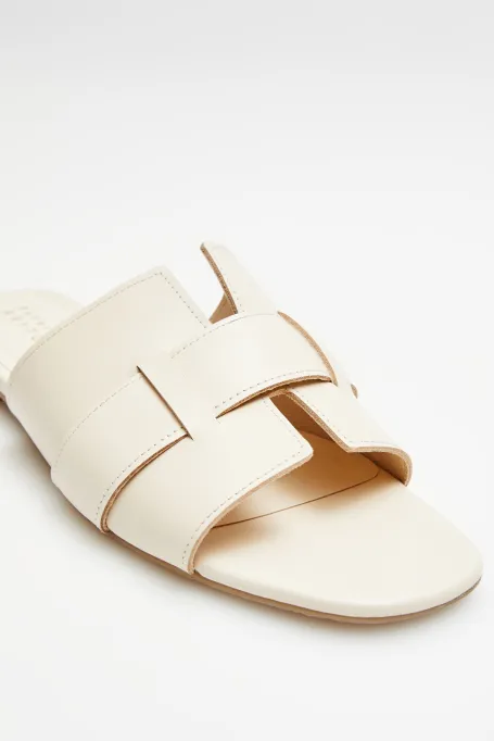 Białe skórzane klapki Białe skórzane klapki
