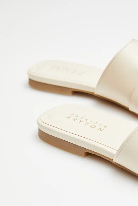 Białe skórzane klapki Białe skórzane klapki