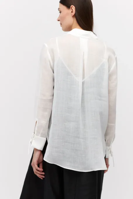 Biała luźna koszula z ramii