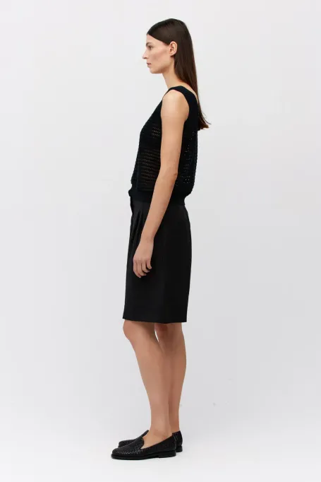 Czarne szorty z lnu z kieszeniami