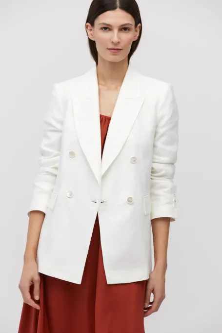 Biały lniany żakiet do garnituru