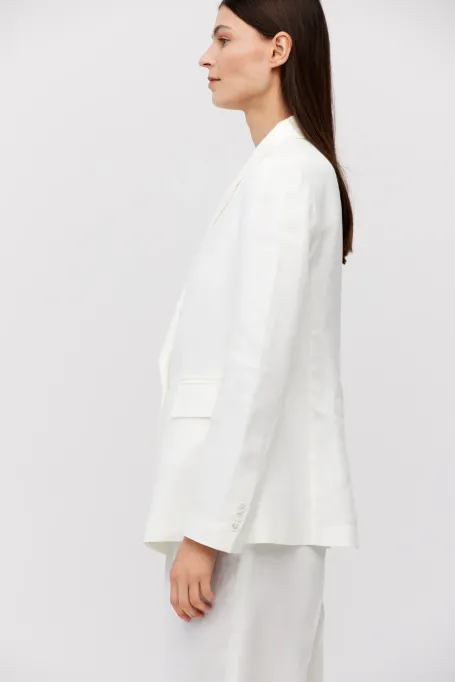 Biały lniany żakiet do garnituru