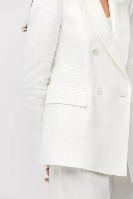 Biały lniany żakiet do garnituru