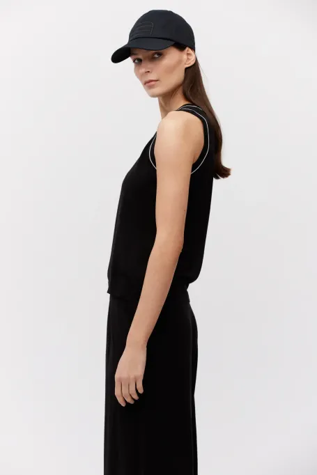 Czarny top z jedwabiem