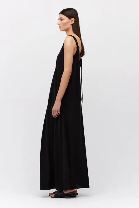 Czarna sukienka z jedwabiu czarny