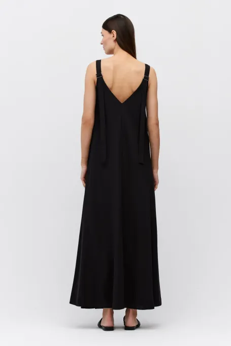 Czarna sukienka z jedwabiu czarny
