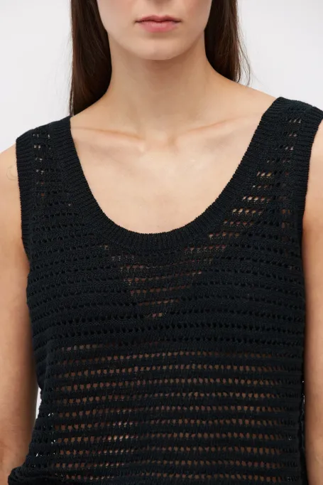 Czarny ażurowy top z lnu czarny