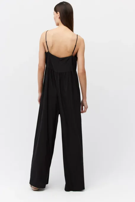 Czarny jedwabny kombinezon na ramiączkach