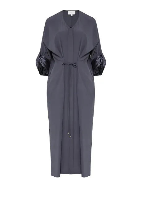 Szara jedwabna sukienka z wiązaniem w talii
