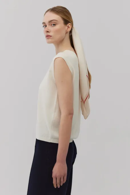 Biały top z kaszmirem