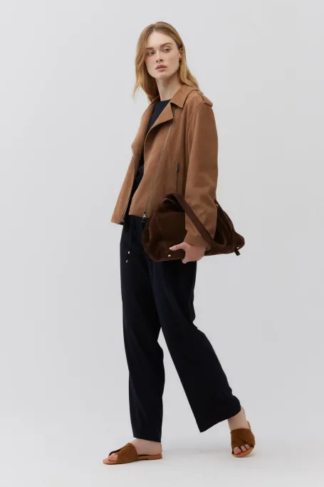 Camelowa kurtka ze skóry zamszowej