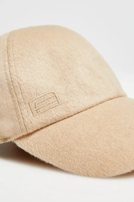 Czapka z daszkiem z wełny wielbłądziej beż Czapka z daszkiem z wełny wielbłądziej beż