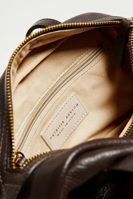 Mała torebka z brązowej skóry groszkowej