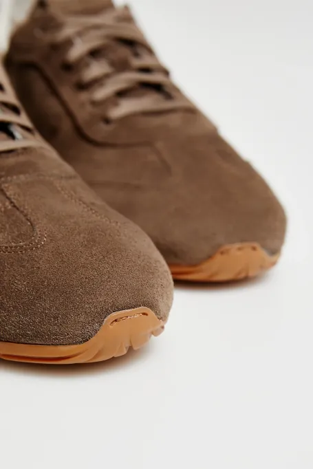 Brązowe retro sneakersy ze skóry zamszowej