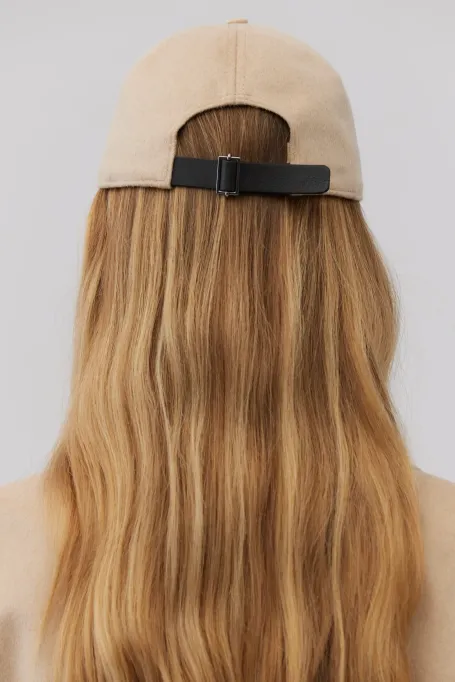 Beżowa czapka z daszkiem z wełny wielbłądziej damska - Patrizia Aryton Beżowa czapka z daszkiem z wełny wielbłądziej damska - Patrizia Aryton