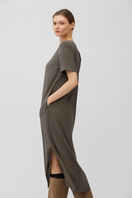 Prosta brązowa midi sukienka z rozcięciami z jedwabiu - Patrizia Aryton