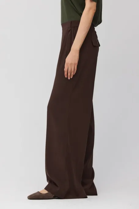 Brązowe spodnie z jedwabiu z szeroką nogawką