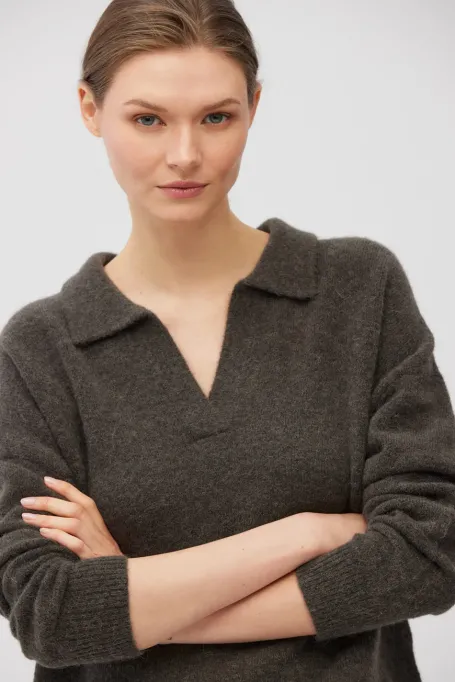 Brązowy sweter polo z wełną alpaki