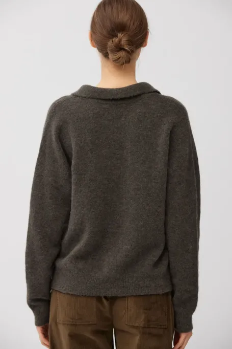 Brązowy sweter polo z wełną alpaki