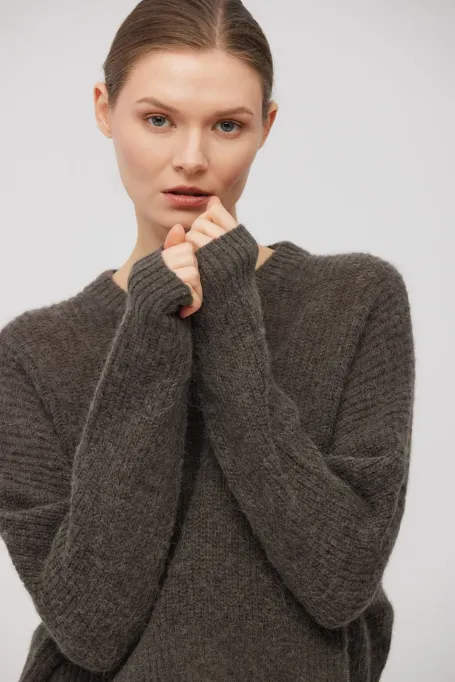 Brązowy sweter z wełną alpaki