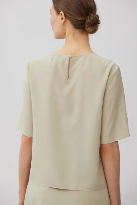 Jasnozielona bluzka z jedwabiu z krótkim rękawem