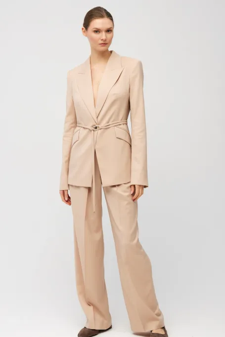 Żakiet w pudrowym różu z wełny dziewiczej