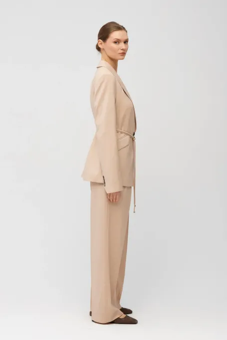 Żakiet w pudrowym różu z wełny dziewiczej