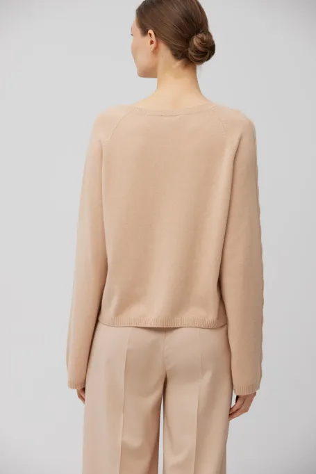 Sweter z kaszmiru w pudrowym różu