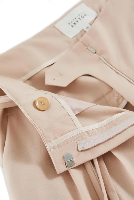 Spodnie z wełny dziewiczej w pudrowym różu