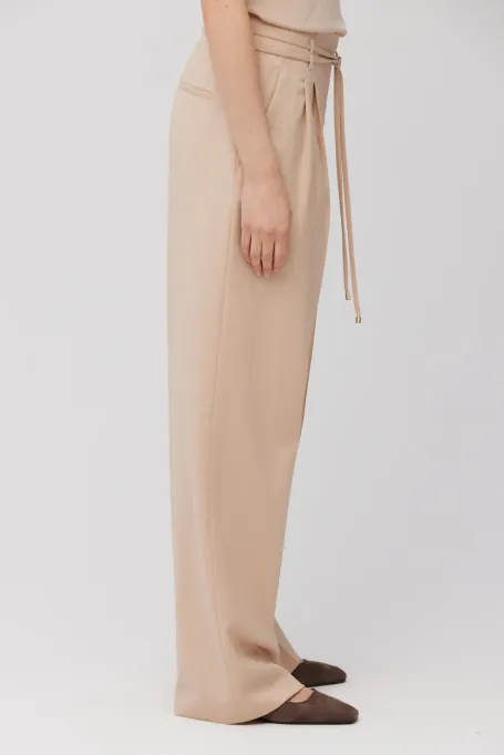 Spodnie z wełny dziewiczej w pudrowym różu