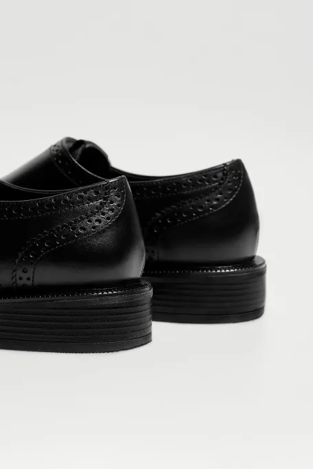 Czarne skórzane buty z klamrami