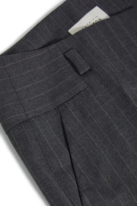 Szare wełniane spodnie w paski do garnituru