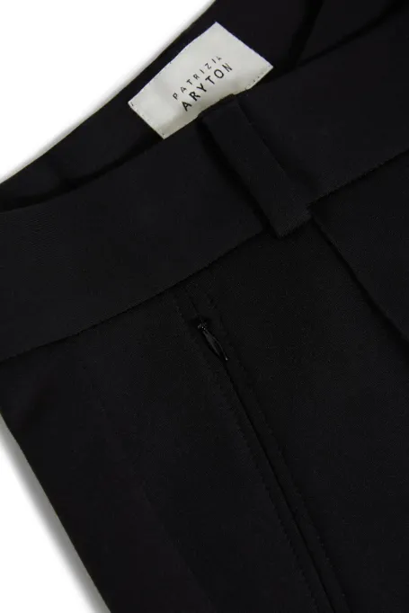 Czarne spodnie z szeroką nogawką