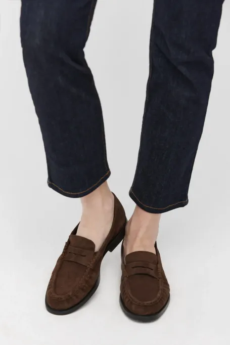 Brązowe loafersy ze skóry zamszowej