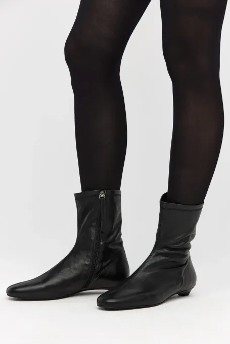 Czarne botki na niskim obcasie