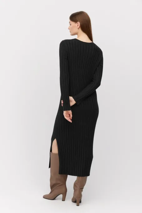 Ciemnoszara sukienka dzianinowa z wełną merynosową