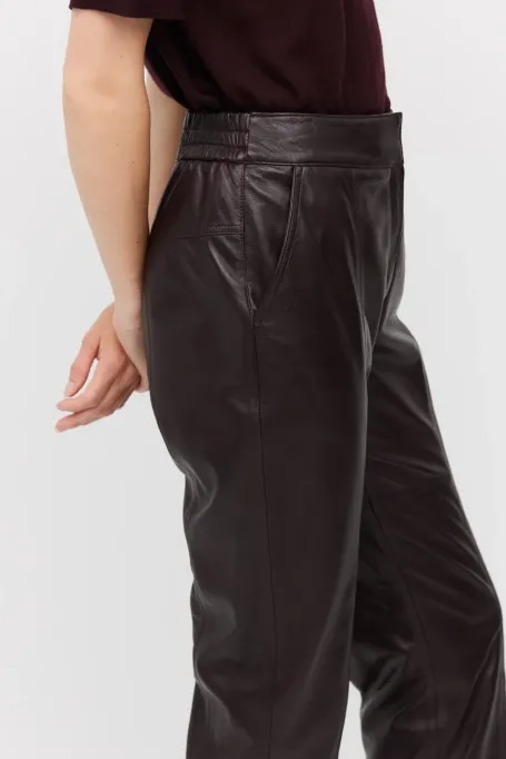 Skórzane spodnie z kieszeniami 