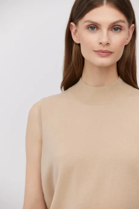 Beżowy półgolf bez rękawów