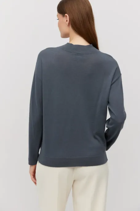 Szara bluzka z wełny merynosowej z dekoltem w szpic