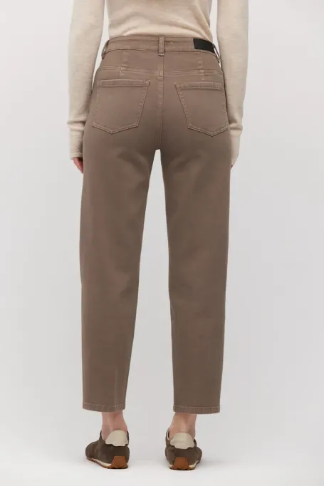 Brązowe jeansy mom fit z wysokim stanem damskie - Patrizia Aryton Brązowe jeansy mom fit z wysokim stanem damskie - Patrizia Aryton