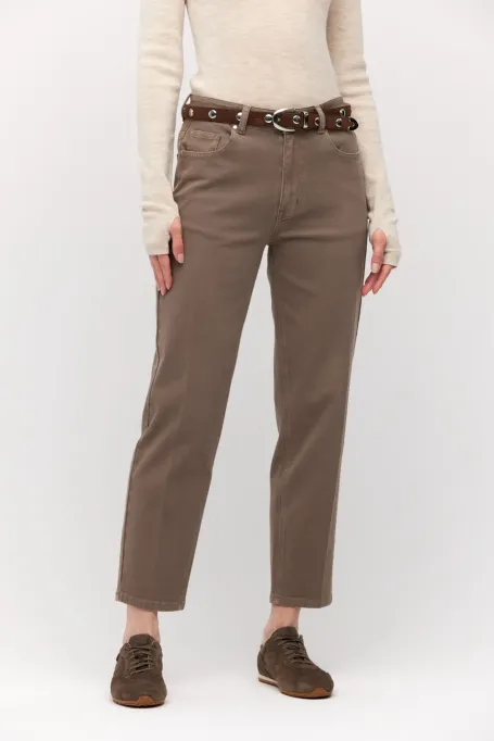 Brązowe jeansy mom fit z wysokim stanem damskie - Patrizia Aryton Brązowe jeansy mom fit z wysokim stanem damskie - Patrizia Aryton