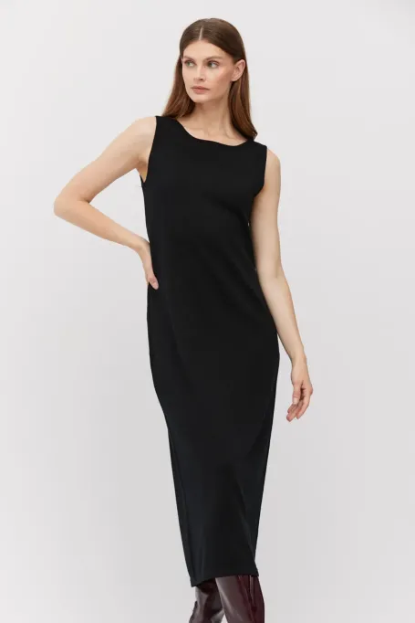 Czarna sukienka midi z wełny merynosowej