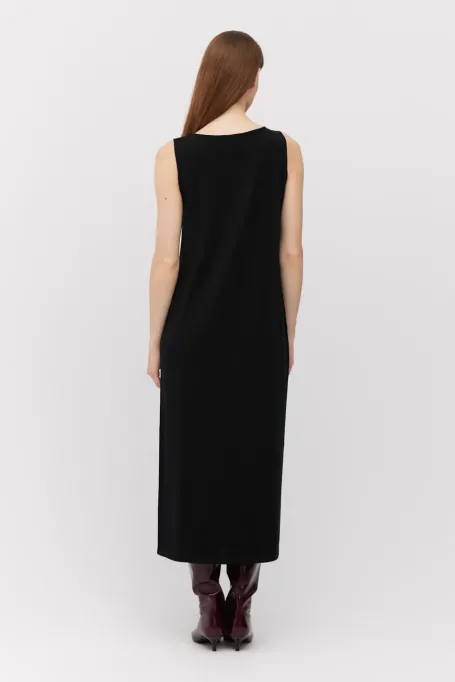 Czarna sukienka midi z wełny merynosowej