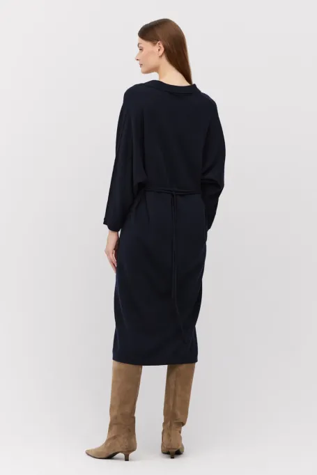 Granatowa sukienka z kaszmirem