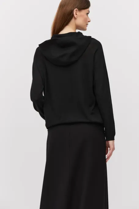 Czarna bluza z kapturem z wełny merynosowej